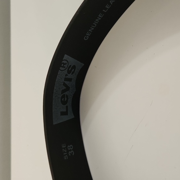 Mens black Levi's leather belt size 38 - Picture 2 of 3